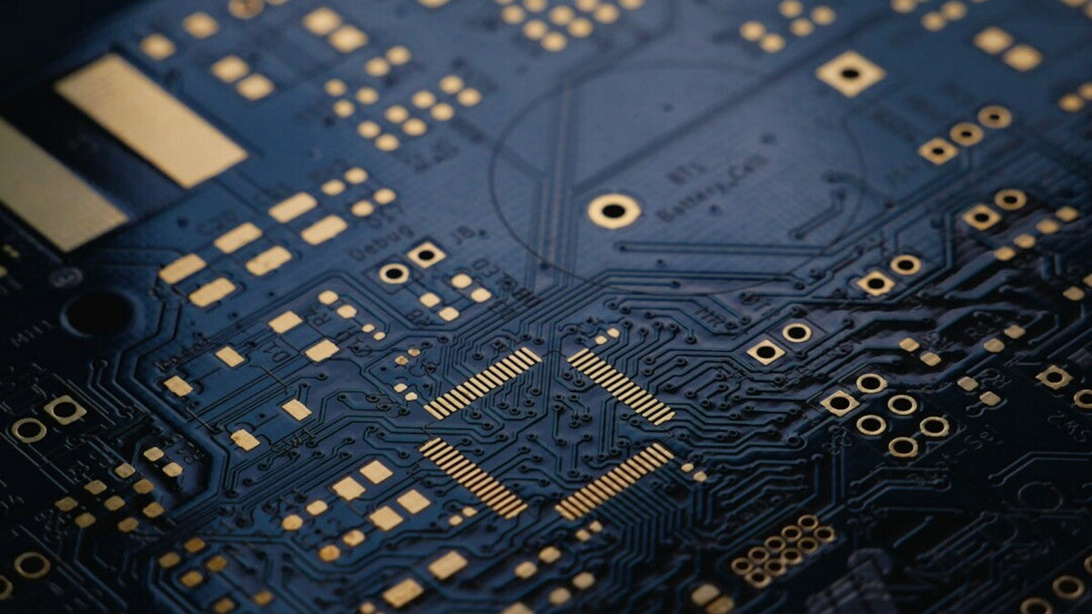 PCB inteligente e processador para máquinas de cortar cabelo AI, projetado para precisão de barbeiro profissional e controle de motor adaptativo.